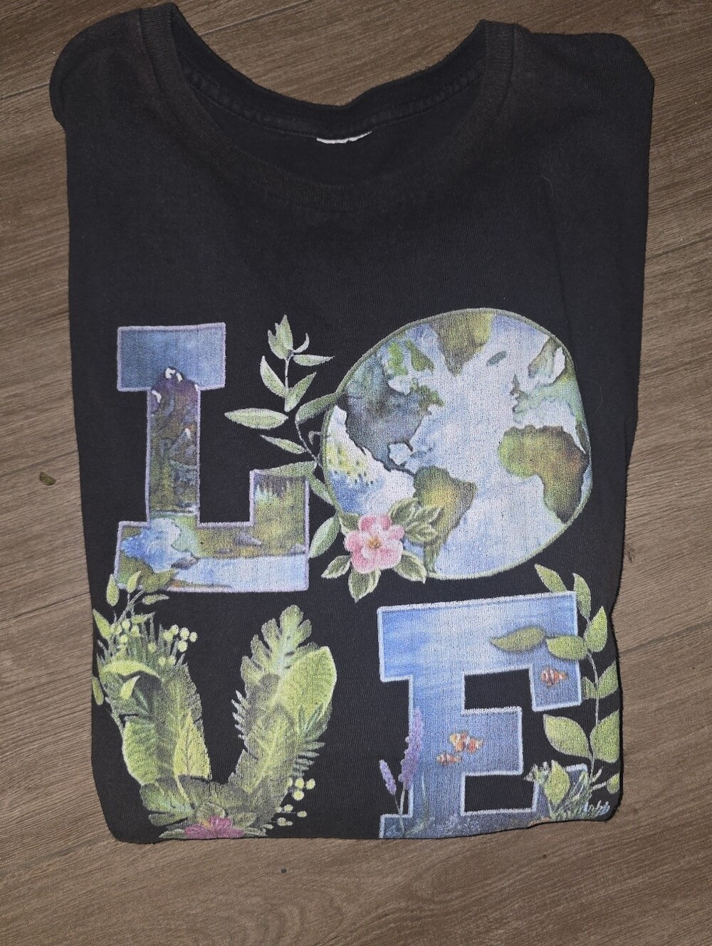 Love earth day womens XL black graphic tshirt